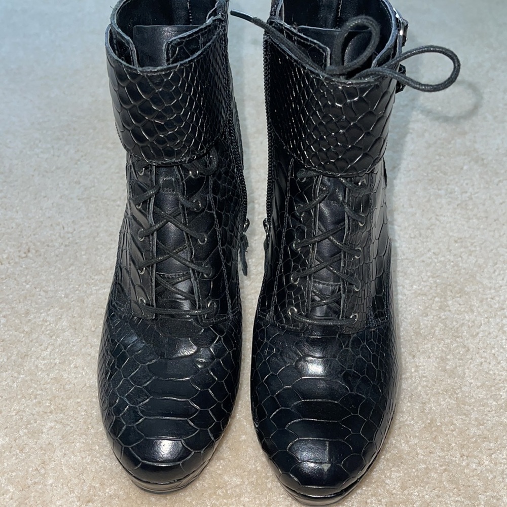 Rockport heeled bootie